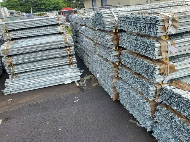 T-Posts